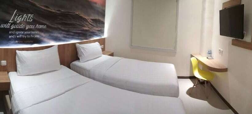 Front One Hotel Airport Solo