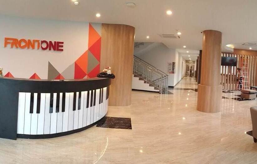 Front One Hotel Airport Solo