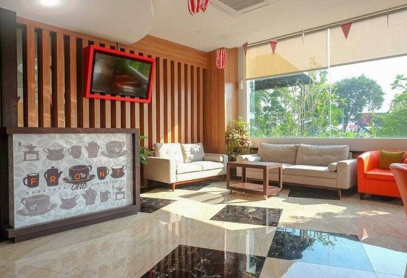 Front One Hotel Airport Solo