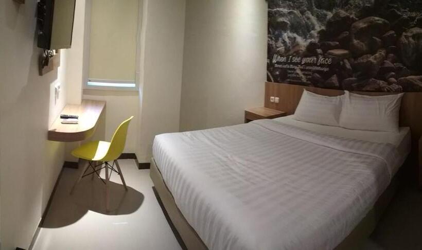 Front One Hotel Airport Solo