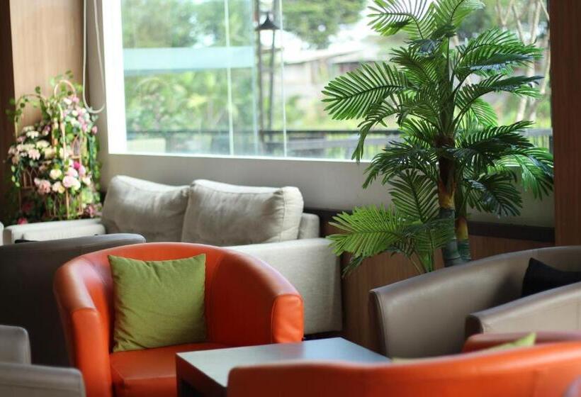 Front One Hotel Airport Solo