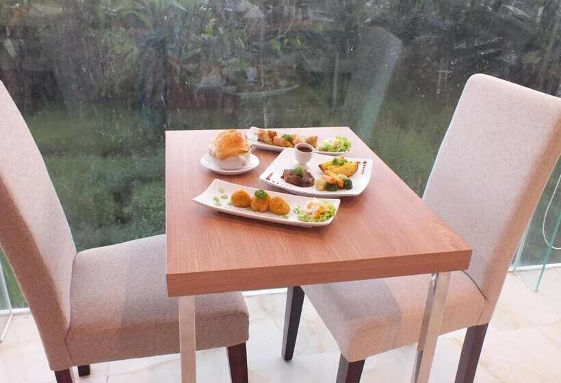 Front One Hotel Airport Solo