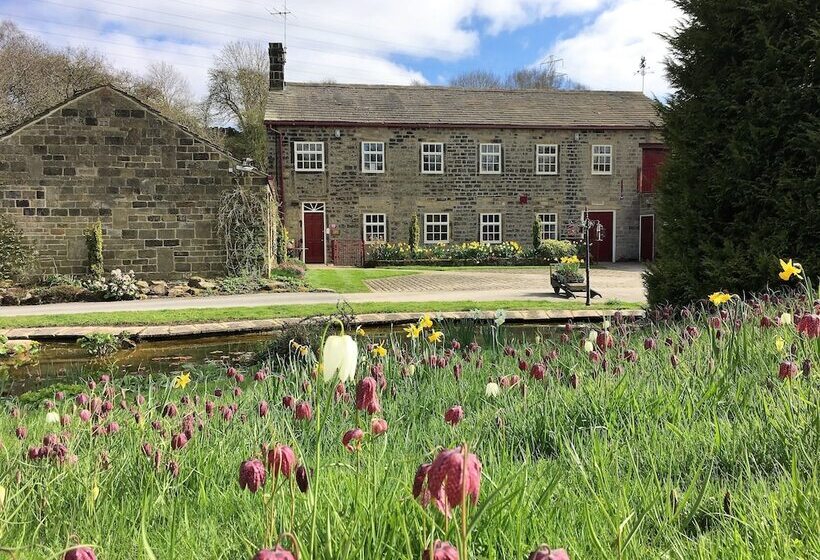 Hewenden Mill Cottages
