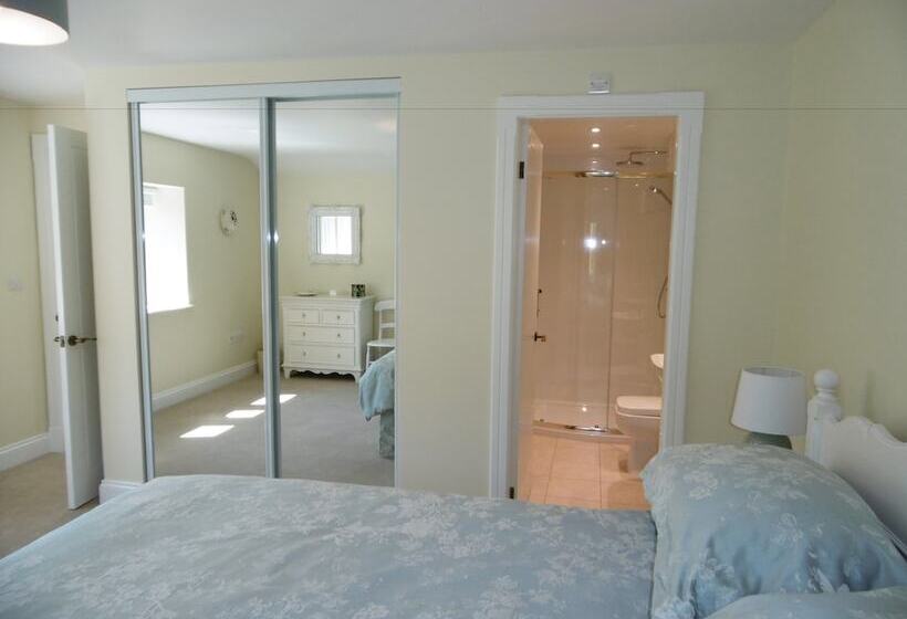 Hewenden Mill Cottages