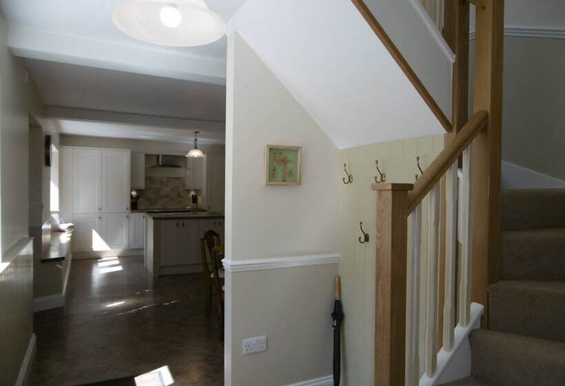 Hewenden Mill Cottages