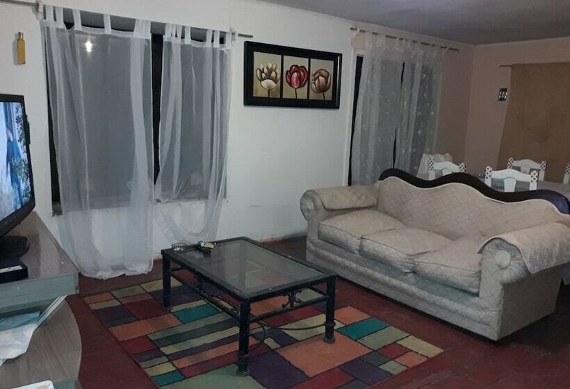 Hostal Cruceral Pirque