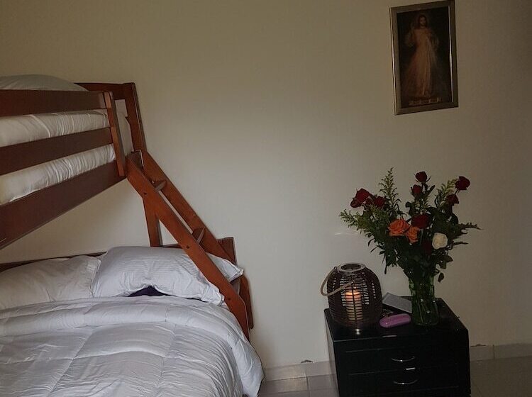 Hostal Saint Michel   Hostel