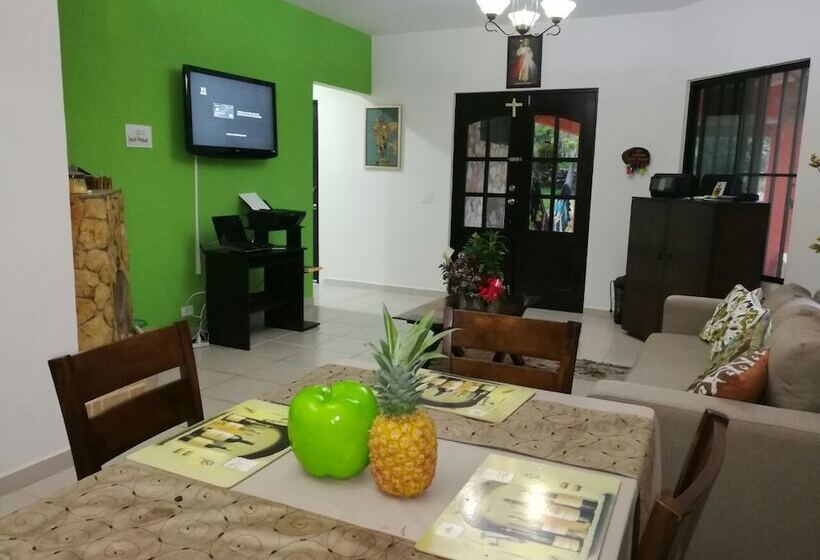 Hostal Saint Michel   Hostel