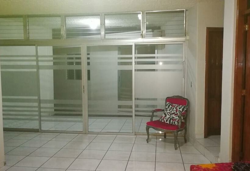 مسافرخانه Vinostal