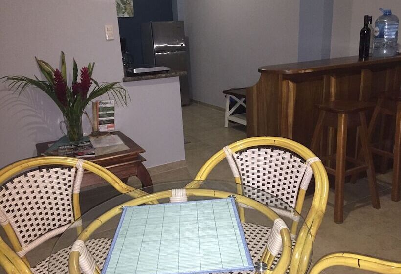 호텔 Bluebay Bugenvil Lake Lodge