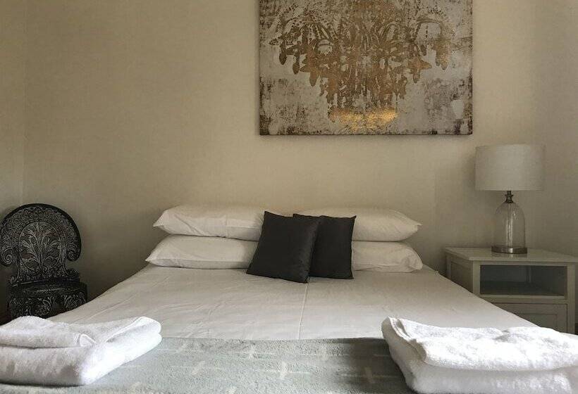 בית מלון כפרי Caledonia