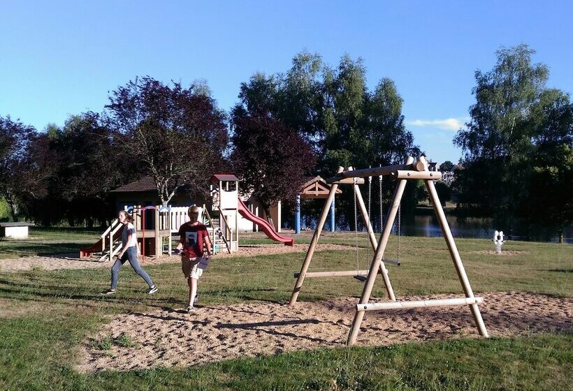 בית מלון כפרי Camping Ladignac Caravan Park
