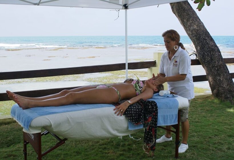 فندق Coconut Grove Lodge