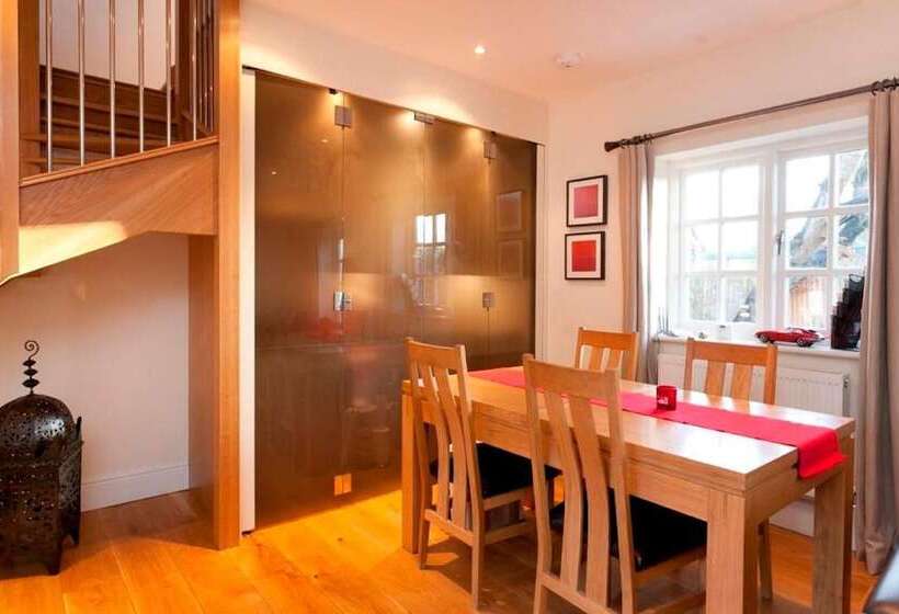 Отель Dbs Serviced Apartments The Delven