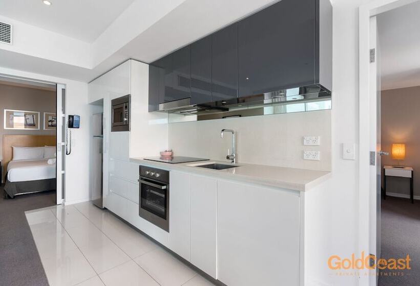 Отель Gold Coast Private Apartments