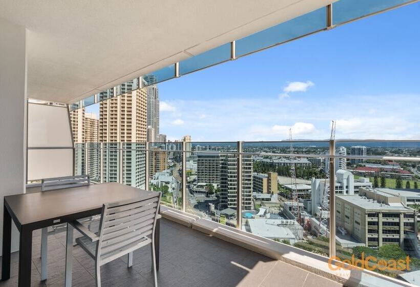 Отель Gold Coast Private Apartments