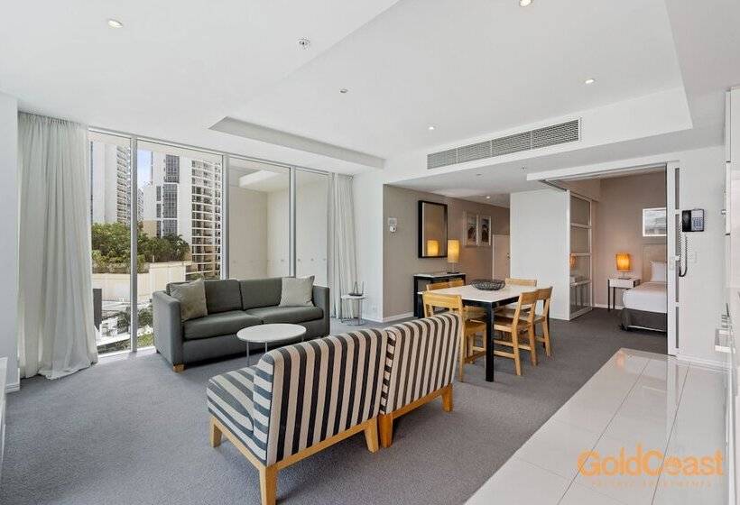 Отель Gold Coast Private Apartments