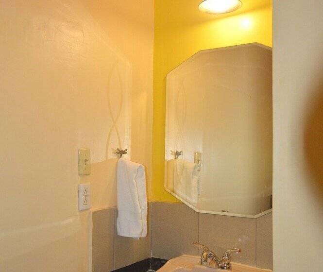 בית מלון כפרי Howler Monkey Resort