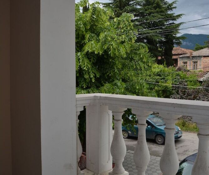 هتل In The Middle Of City