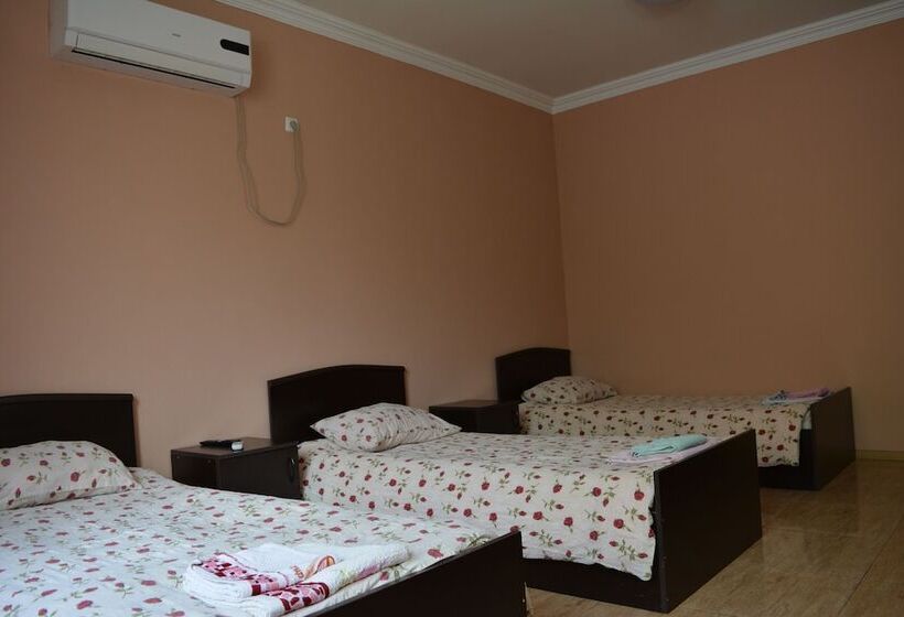 هتل In The Middle Of City