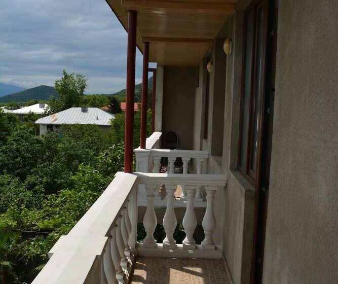 هتل In The Middle Of City