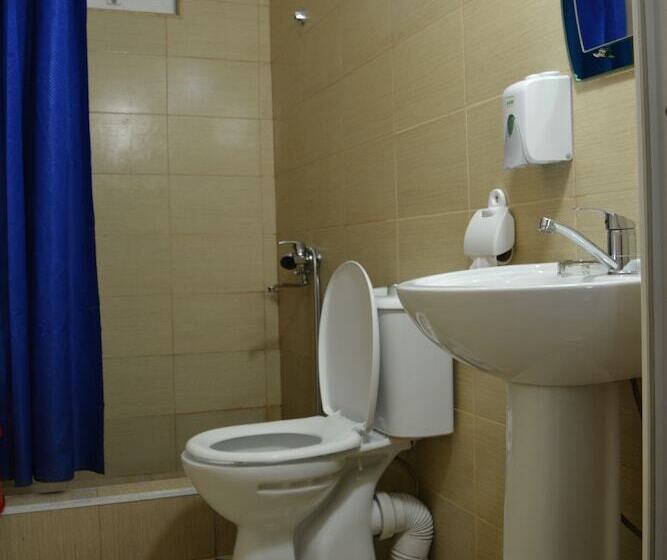 هتل In The Middle Of City