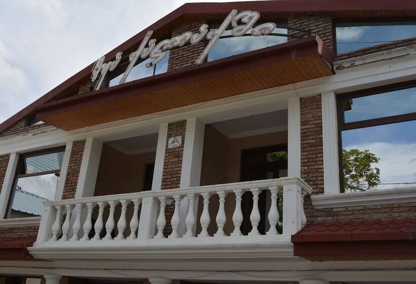 هتل In The Middle Of City