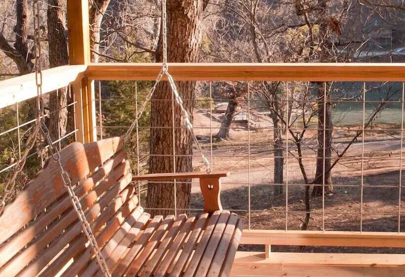 هتل Lake Lucerne Resort & Ranch