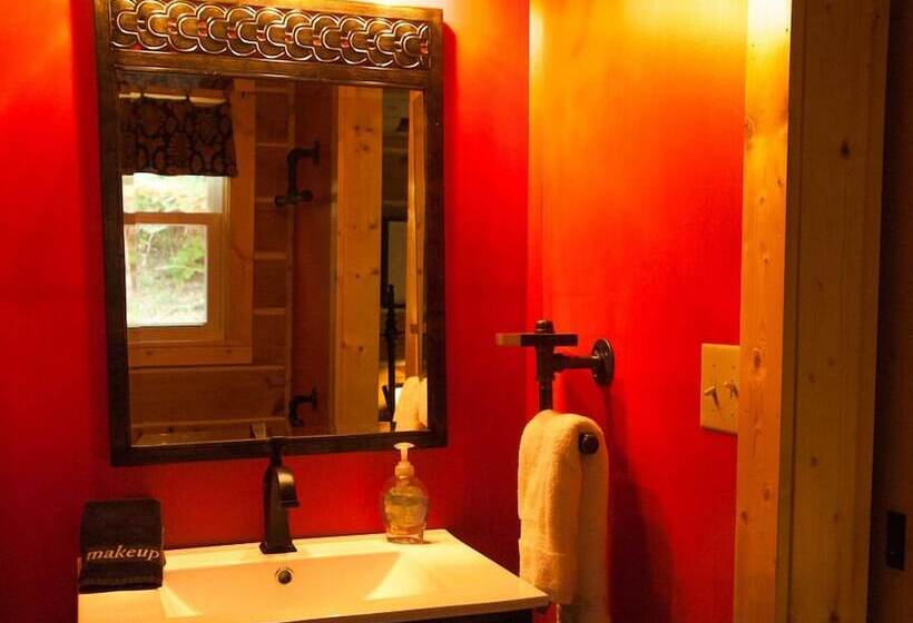 هتل Lake Lucerne Resort & Ranch