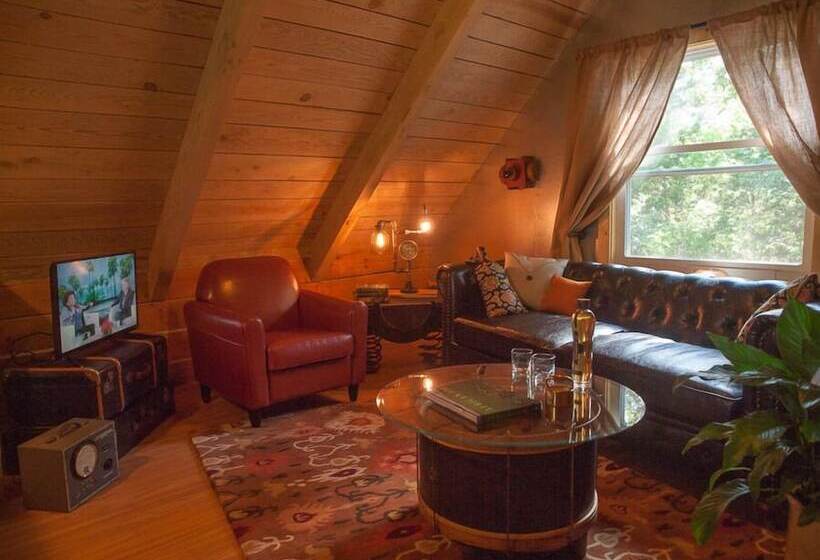 هتل Lake Lucerne Resort & Ranch