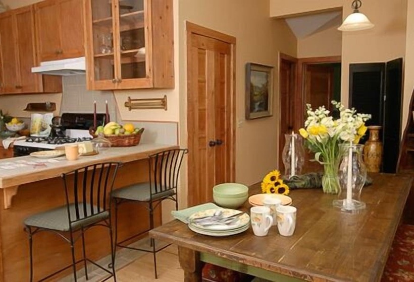 هتل Lake Lucerne Resort & Ranch