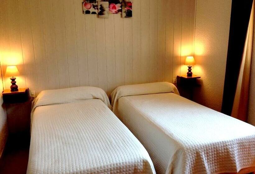 ホテル Logis Hôtel Chez La Mère Dépalle