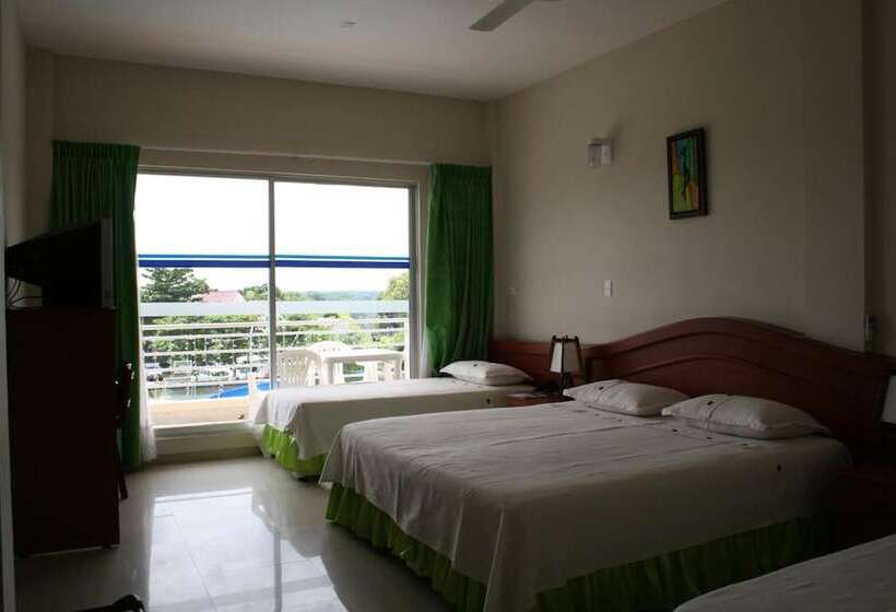 ホテル Los Puentes