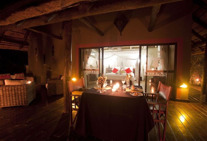 Отель Naledi Lodges