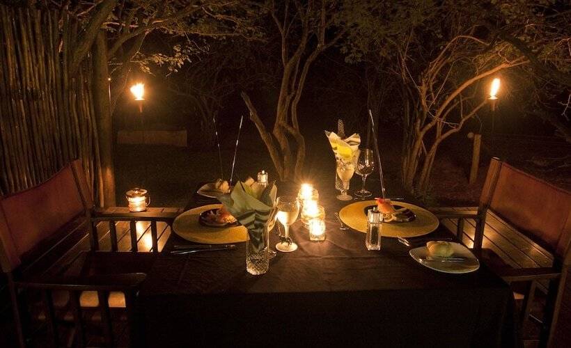 Отель Naledi Lodges