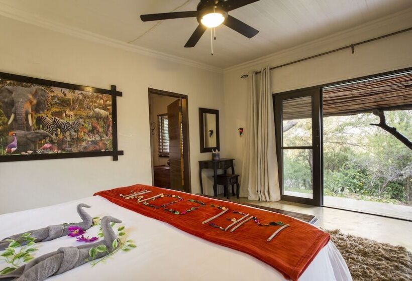 Отель Naledi Lodges