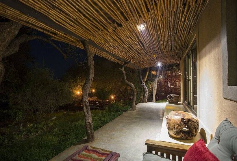Отель Naledi Lodges
