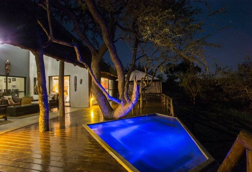 Отель Naledi Lodges