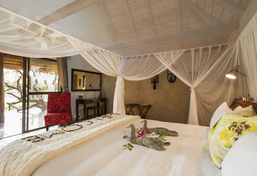 Отель Naledi Lodges