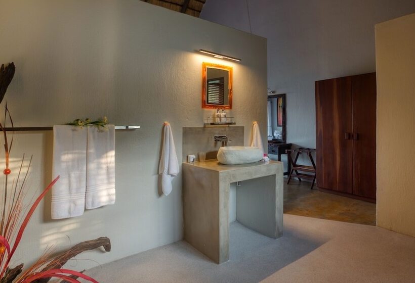 Отель Naledi Lodges