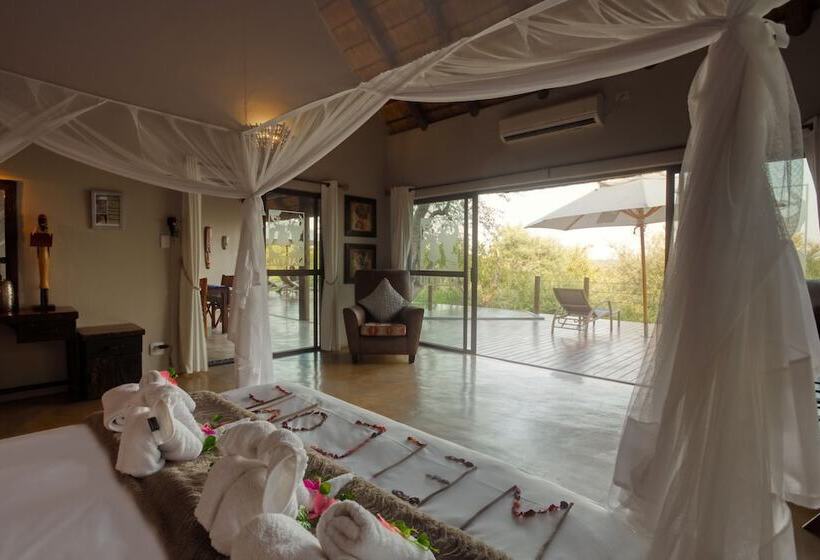 Отель Naledi Lodges