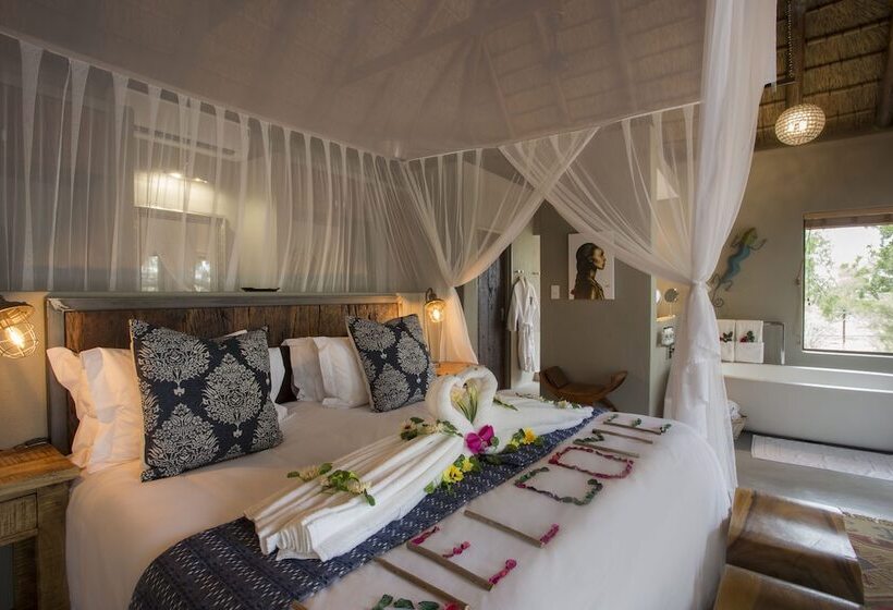 Отель Naledi Lodges