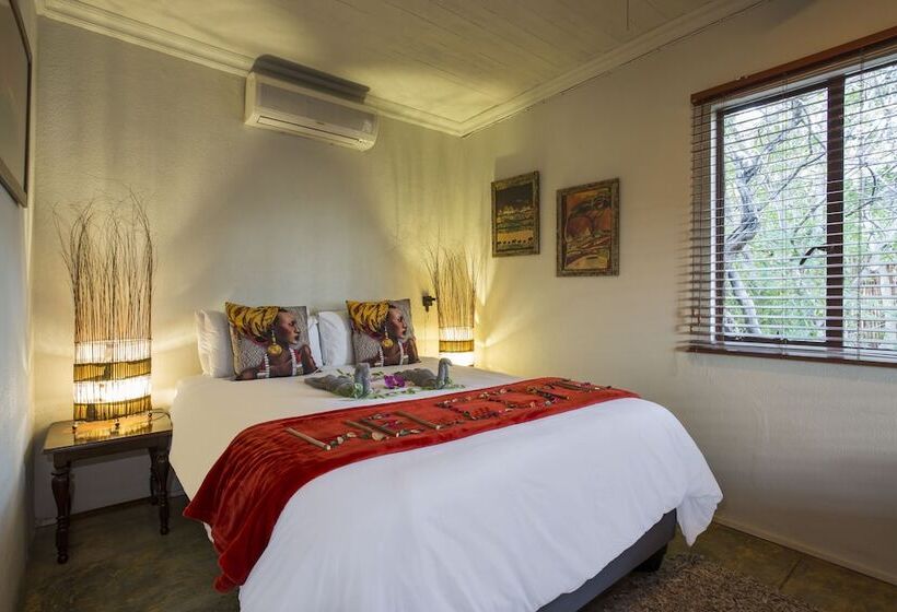 Отель Naledi Lodges