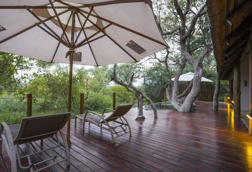 Отель Naledi Lodges