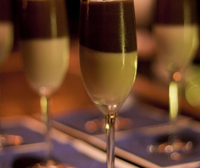 Отель Naledi Lodges