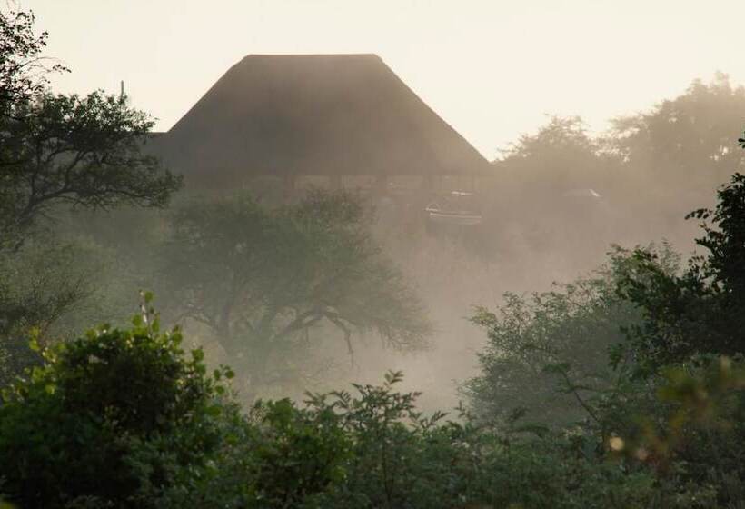 Отель Naledi Lodges