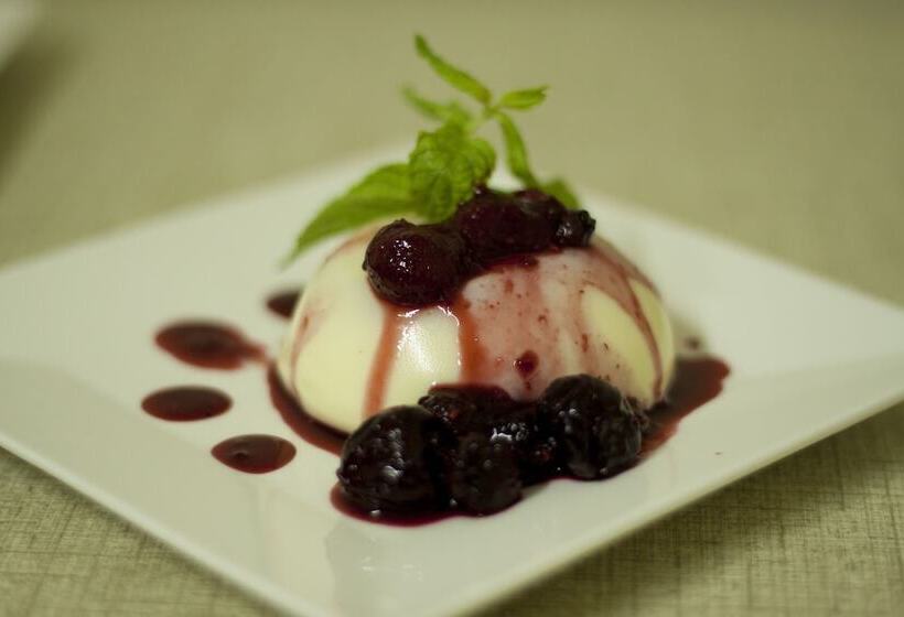 Отель Naledi Lodges