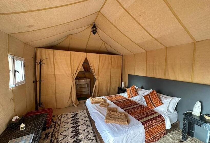 هتل Luxurious Desert Camp
