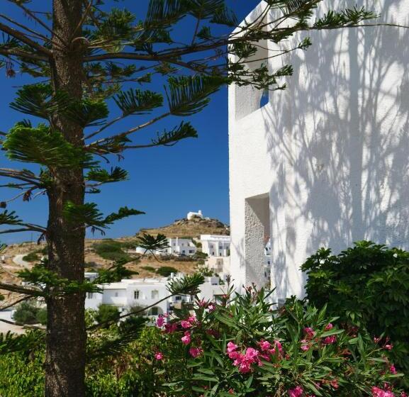 هتل Ios Resort