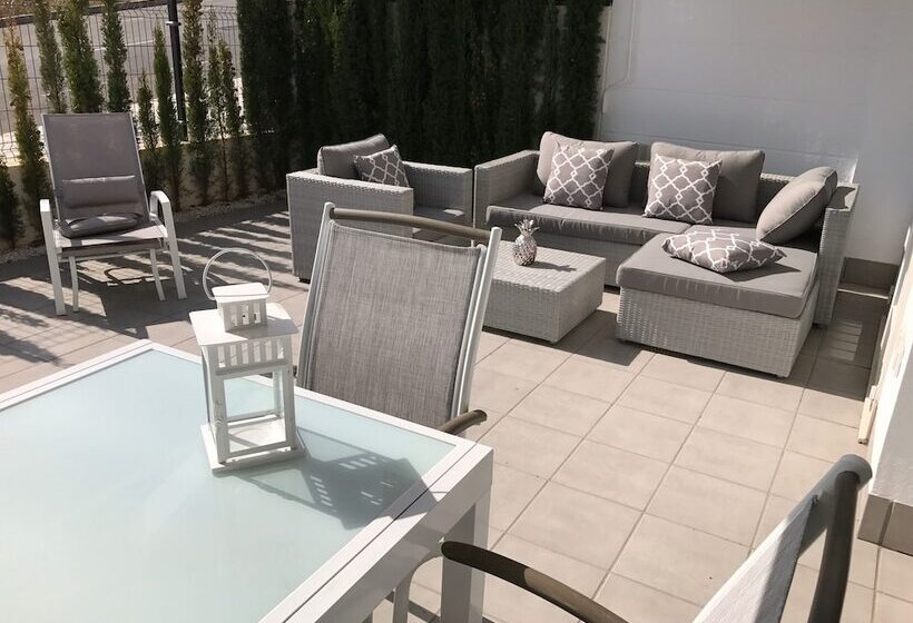 Отель Nova Beach Apartment